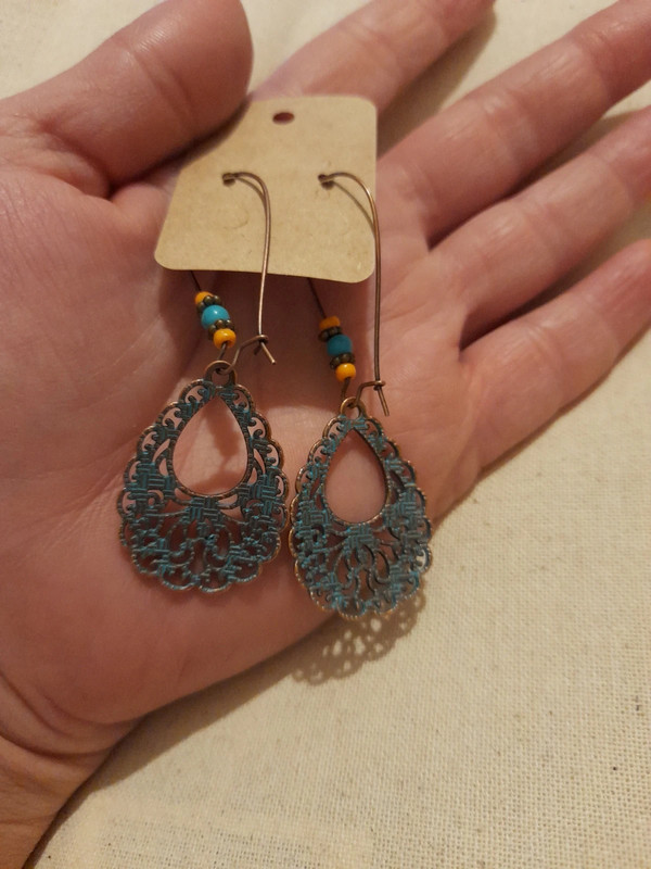 Boucle d oreille pendante 7 cm environ neuve  doré vieilli perles orange et turquoise et o 3