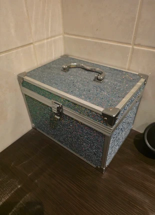 Vend manette a maquillage, condition: Very good, €4.00, €4.90 includes Buyer Protection