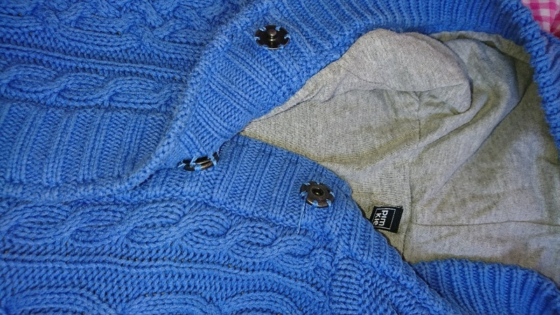 Gilet tricot bleu avec capuche  4