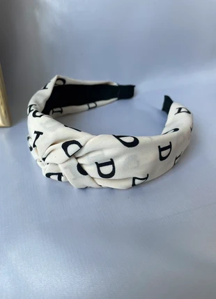 Serre tête bicolore 🤍🖤, staat: Heel goed, maat: Universele maat, € 25,00, € 26,95 inclusief Kopersbescherming Pro