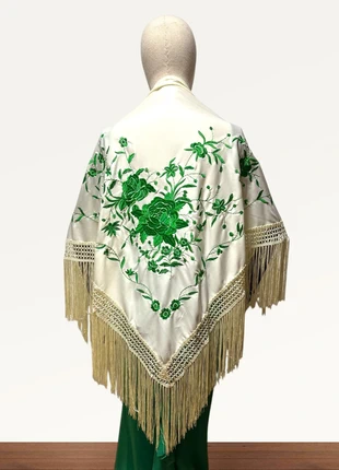 Mantón de flamenco crema con bordado verde, marca: BCN mantón crema con verde, estado: Muito bom, €10.00, €11.20 inclui Proteção do Comprador Pro