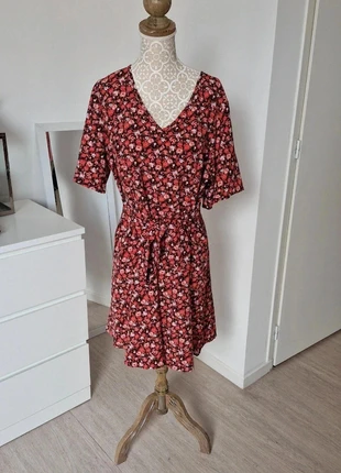 Robe fleurie Shein – XL – rouge et noire à ceinture, marque: Shein, état: Neuf sans étiquette, taille: XXL / 44 / 16, 8,99 €, 10,14 € Protection acheteurs incluse