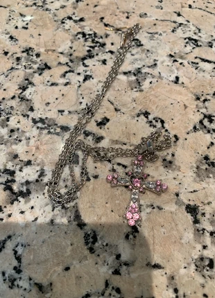 Dolls Kill Cross heart necklace, marque: Dolls Kill, état: Neuf sans étiquette, 5,00 €, 5,95 € Protection acheteurs incluse