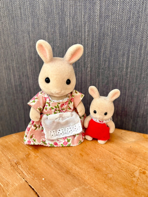 Maman et bébé lapins Sylvanian Families