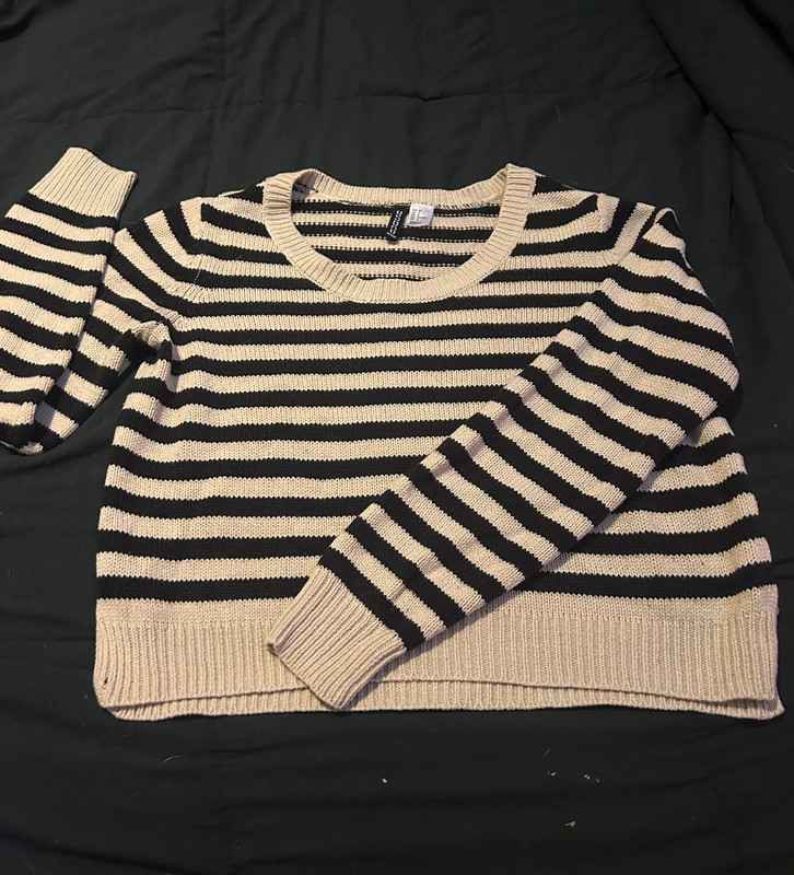 black and off white h&m divided sweater 1