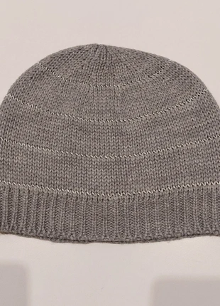 Gorro gris con brillos Bonnet gris avec détails brillants
, état: Très bon état, 8,00 €, 9,10 € Protection acheteurs incluse