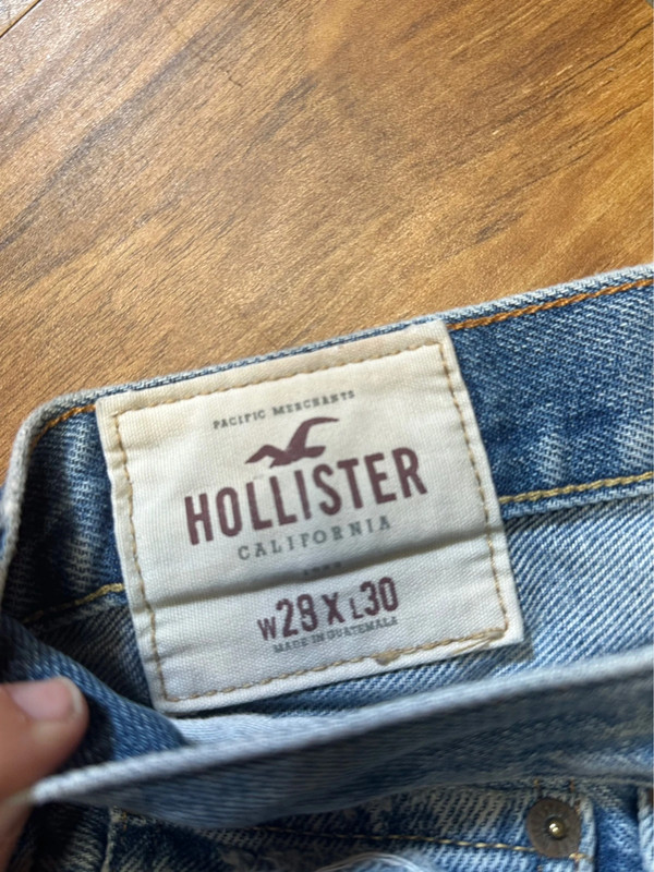 Low waisted Hollister jeans 4