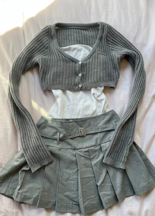 Grey Cropped Knit Long Sleeve Sweater, merk: jeansdean, staat: Heel goed, maat: S / 36 / 8, € 11,99, € 13,29 inclusief Kopersbescherming