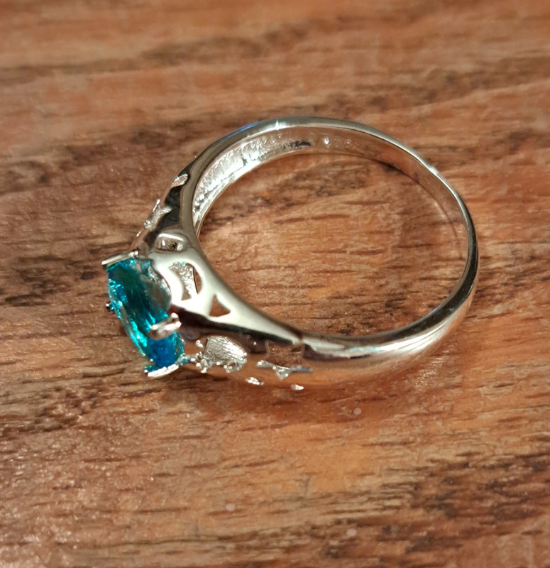 Sterling silver plated blue rhinestone ring size 8 4