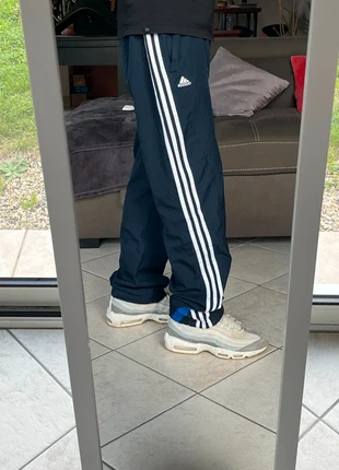 Jogging Adidas track pant edition limité baggy vintage parachute des années 2000's air max 95, marque: adidas, état: Très bon état, taille: S, 26,00 €, 28,00 € Protection acheteurs incluse