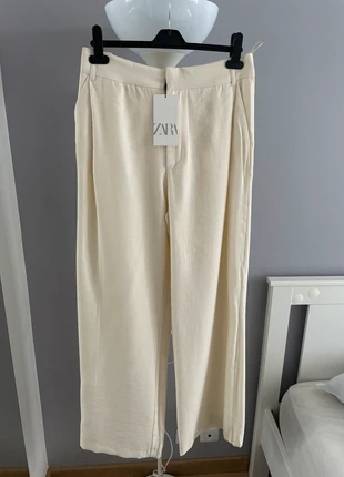 Pantalon long à plis écru Zara, marque: Zara, état: Neuf avec étiquette, taille: M / 38 / 10, 25,00 €, 26,95 € Protection acheteurs incluse