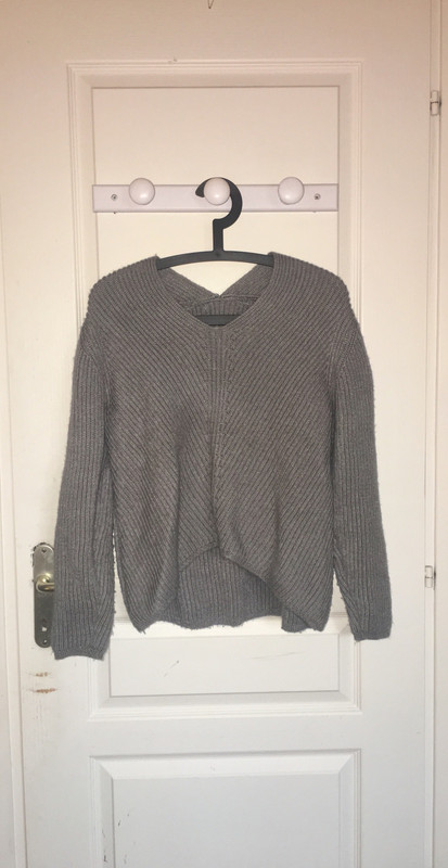 Pull épais en tricot gris 2