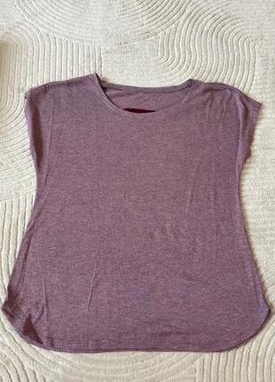 Decathlon Tshirt Gym Gymvibes Print Sport lila rot S/M, marque: Decathlon, état: Très bon état, taille: S / 36 / 8, 1,00 €, 1,75 € Protection acheteurs incluse