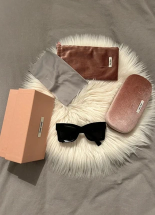 Occhiali da sole vintage MIU MIU / black dark grey / smu 08w / acetato / opium / cat / sunglasses, marque: Miu Miu, état: Neuf avec étiquette, 198,00 €, 208,60 € Protection acheteurs incluse