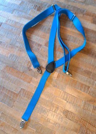 Blauwe en rode bretels, merk: H&M, staat: Heel goed, € 2,00, € 2,80 inclusief Kopersbescherming