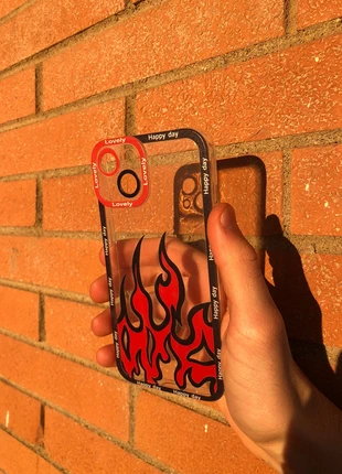 Cover Iphone 13 con fiamme, marca: Cover, estado: Muito bom, €5.00, €5.95 inclui Proteção do Comprador