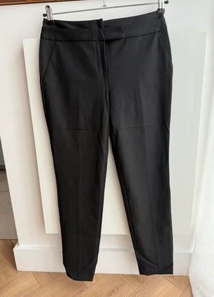 Pantalon cigarette Caroll 36 noir avec légères paillettes, marque: Caroll, état: Neuf sans étiquette, taille: S / 36 / 8, 25,00 €, 26,95 € Protection acheteurs incluse