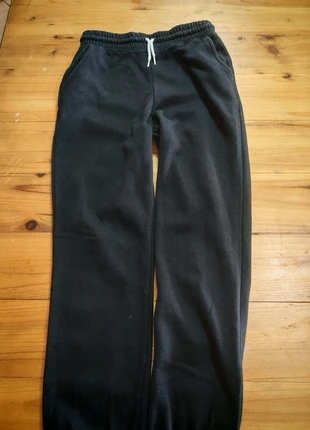Jogging noir|Primark|10-11 ans, marke: Primark, zustand: Sehr gut, größe: 10 Jahre / 140, 3,00 €, 3,85 € inklusive Vinted-Käuferschutz