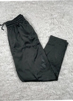 Jogging Nike noir avec big logo noir | Taille : M, marke: Nike, zustand: Sehr gut, größe: M, 15,90 €, 17,40 € inklusive Vinted-Käuferschutz