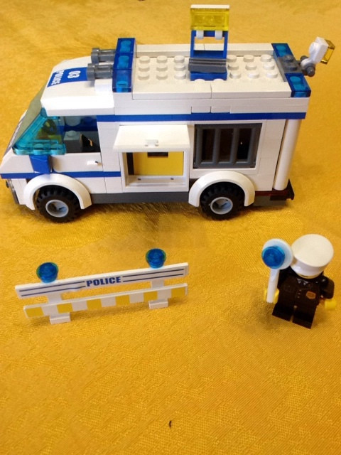 Lego City le transport de prisonnier 2