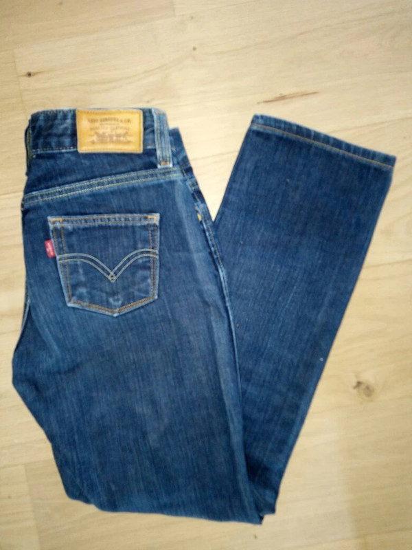 Levis 552 taille W25 Mid Rise Straight - Vinted