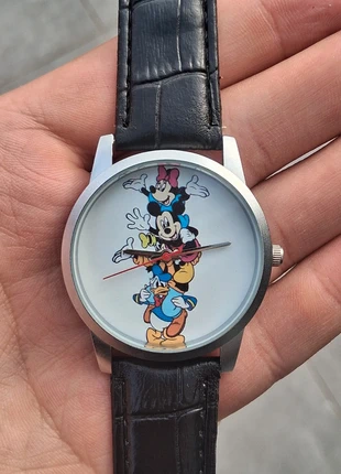 Montre vintage mickey mouse mécanisme à quartz argenté bracelet cuir, marque: Cartoon, état: Très bon état, taille: 30–38 mm, 25,00 €, 26,95 € Protection acheteurs (Pro) incluse
