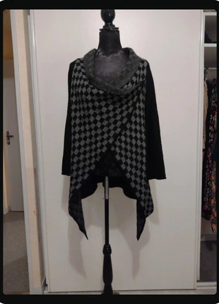 Poncho à manches noir & gris - Col drapé, coupe asymétrique – made in Italy – mélange laine/alpaga, marque: Made In Italy, état: Très bon état, taille: Taille unique, 4,00 €, 4,90 € Protection acheteurs incluse