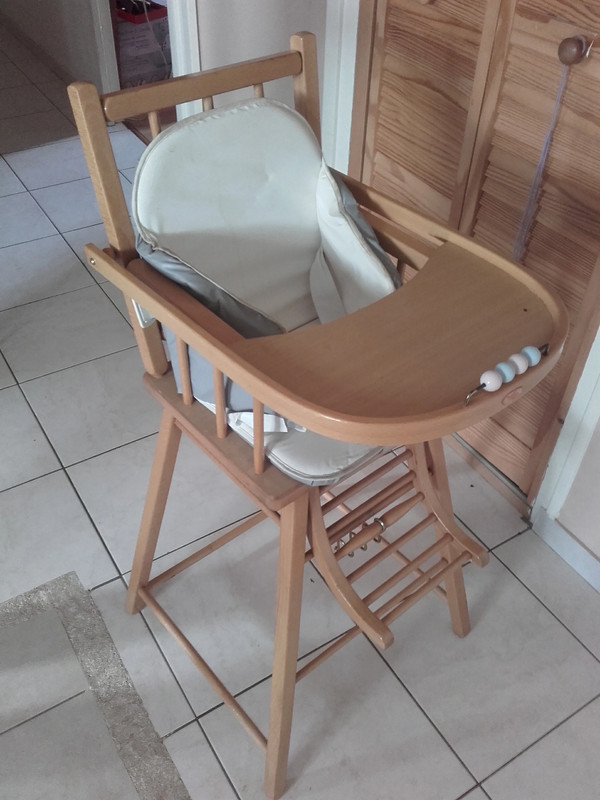 Chaise haute bébé en bois + coussin