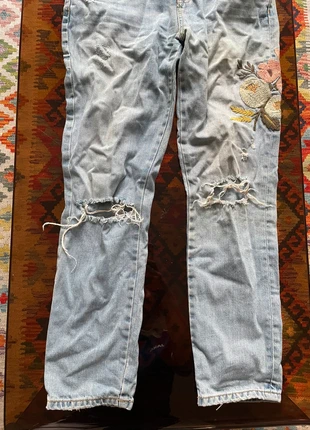 Jean, avec patch déchiré, merk: Zara, staat: Goed, maat: S / 36 / 8, € 5,00, € 5,95 inclusief Kopersbescherming