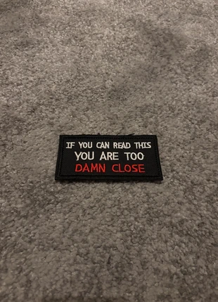 Velcro Patch “If You Can Read This, You Are Too Damn Close”, merk: Patch, staat: Heel goed, € 4,00, € 4,90 inclusief Kopersbescherming