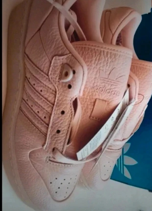 Zapatillas míticas históricas Adidas Rivalry Lux Low leather Pink NBA classics vintage, brand: adidas, condizioni: Nuovo con cartellino, taglia: 45, €45.00, €47.95 include la Protezione acquisti