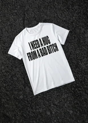 T-shirt con stampa "I feel like I need a hug from a bad b*tch" White M, brand: Vintage Dressing, condizioni: Nuovo senza cartellino, taglia: M, €13.00, €14.35 include la Protezione acquisti Pro