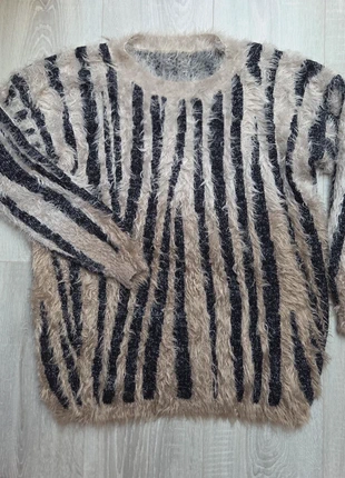 Streepjes trui, one size, staat: Goed, maat: Universele maat, € 1,00, € 1,75 inclusief Kopersbescherming