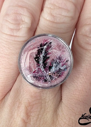 Bague ajustable ronde argentée et rose avec des plumes, marca: Fait Main, estado: Nuevo sin etiquetas, tamaño: Ajustable, 11,00 €, 12,25 € Protección al comprador incluida