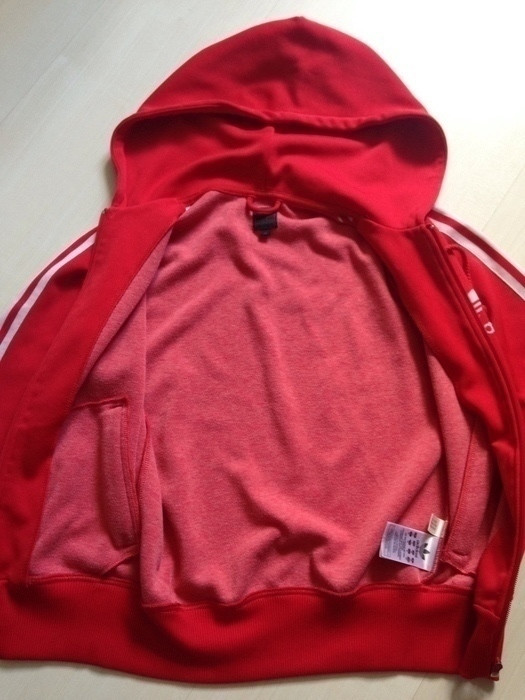 Veste rouge et blanche Adidas 2