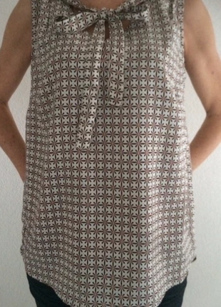 Jolie blouse col lavallière Kiabi parfait état , merk: Kiabi, staat: Heel goed, maat: S / 36 / 8, € 5,90, € 6,90 inclusief Kopersbescherming