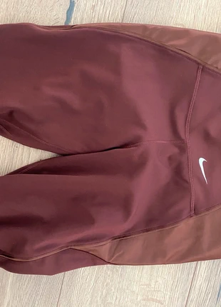 Legging nike dri fit, marque: Nike, état: Très bon état, taille: S / 36 / 8, 25,00 €, 26,95 € Protection acheteurs incluse