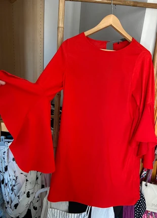 Vestido rojo, con mangas de volantes de zara, merk: Zara, staat: Nieuw zonder prijskaartje, maat: M / 38 / 10, € 7,00, € 8,05 inclusief Kopersbescherming