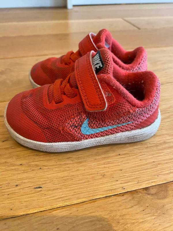 Baby nikes 2025 size 3