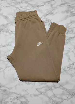 Jogging Nike Marron clair – Taille S – État neuf, brand: Nike, condition: New without tags, size: S / 36 / 8, €25.00, €26.95 includes Buyer Protection