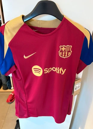 Maillot Barcelone Nike, marque: Nike, état: Neuf avec étiquette, taille: XS / 34 / 6, 10,00 €, 11,20 € Protection acheteurs incluse