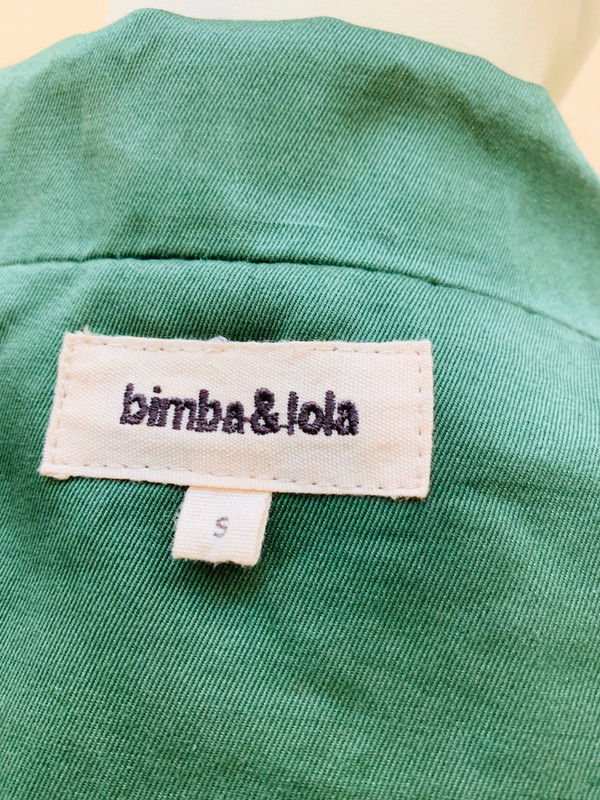 Chaqueta verde de tipo militar de Bimba y Lola Vinted