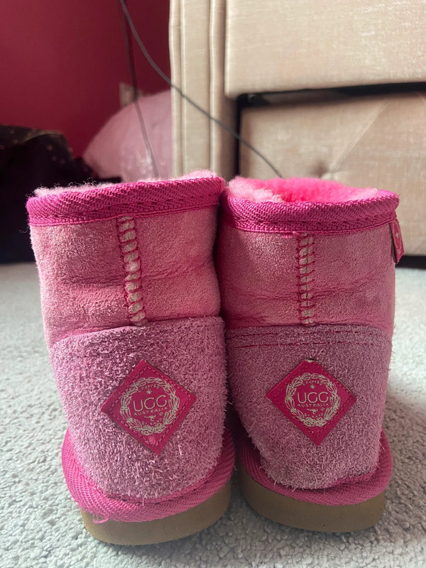 Boy sale uggs pink