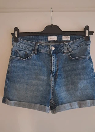 Short jeans America today maat S, merk: America Today, staat: Heel goed, maat: S / 36 / 8, € 5,00, € 5,95 inclusief Kopersbescherming