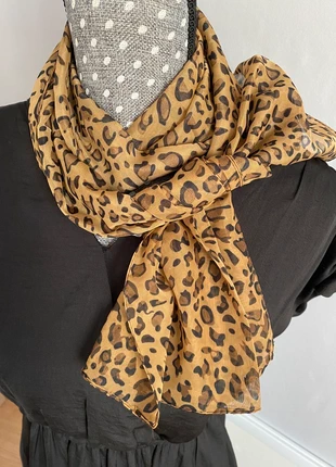 Foulard léopard, marque: Boutique indépendante, état: Neuf sans étiquette, 5,00 €, 5,95 € Protection acheteurs incluse