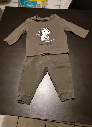 Ensemble Kaki 6 mois, marque: Gémo, état: Très bon état, taille: 3-6 mois / 62 cm, 4,00 €, 4,90 € Protection acheteurs incluse