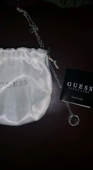 Collier GUESS neuf
