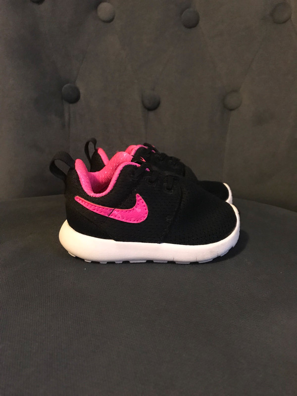 Kleverig renderen schuifelen Nike noire et rose bébé fille - Vinted