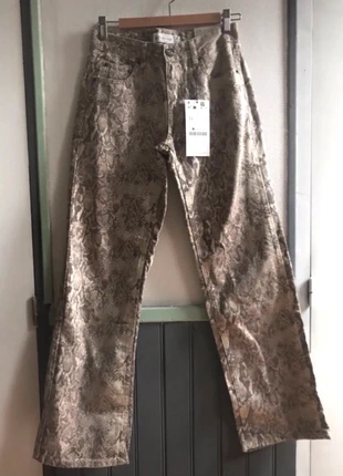Jean droit motif serpent, brand: Stradivarius, condition: New with tags, size: XS / 34 / 6, €22.00, €23.80 includes Buyer Protection