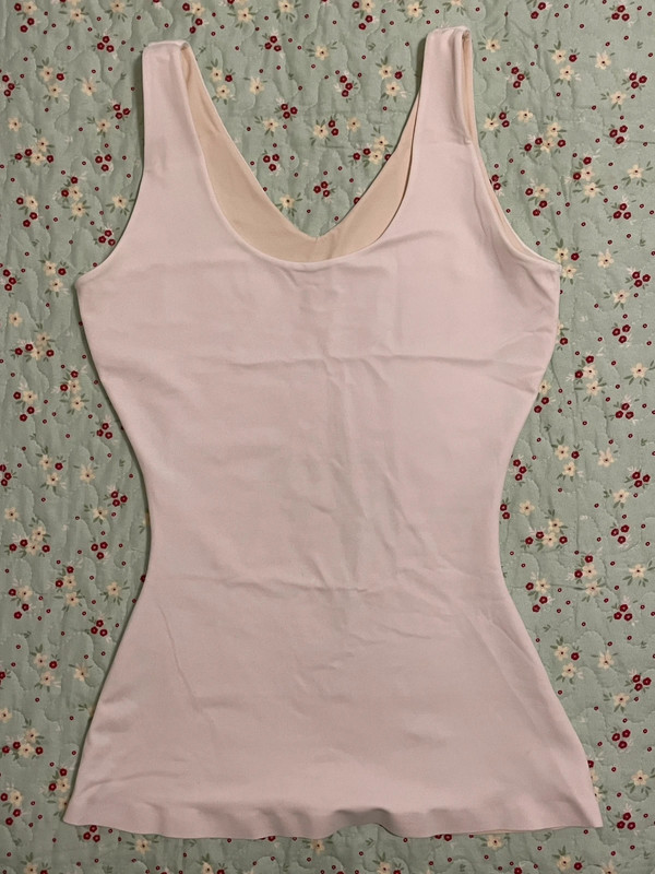 4-in-1 form fitting tank top 3